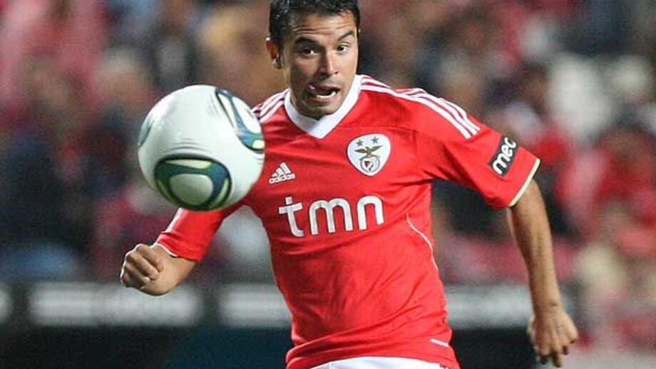 Conejo bisa e Benfica segura liderança