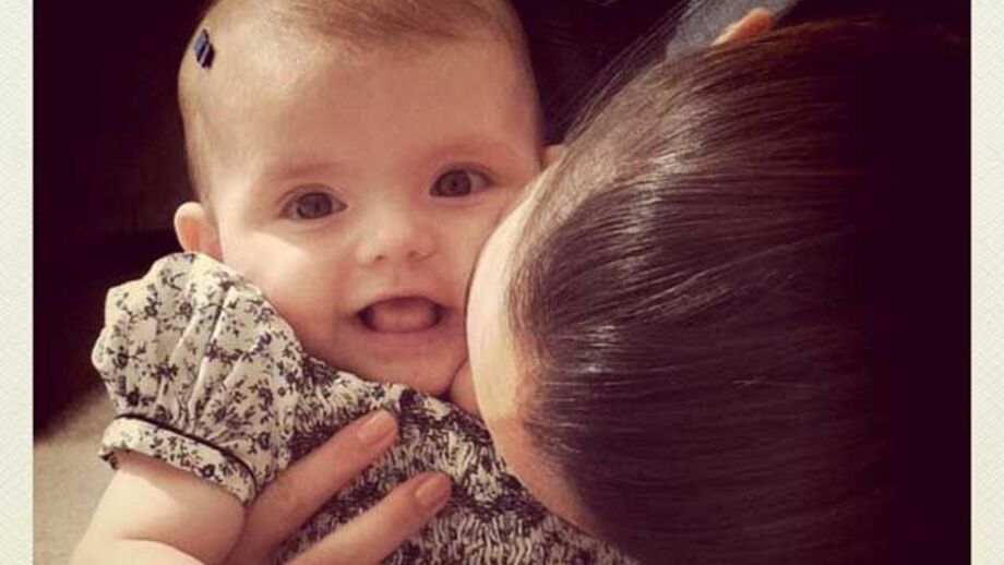 Kaká e mulher orgulhosos da filha