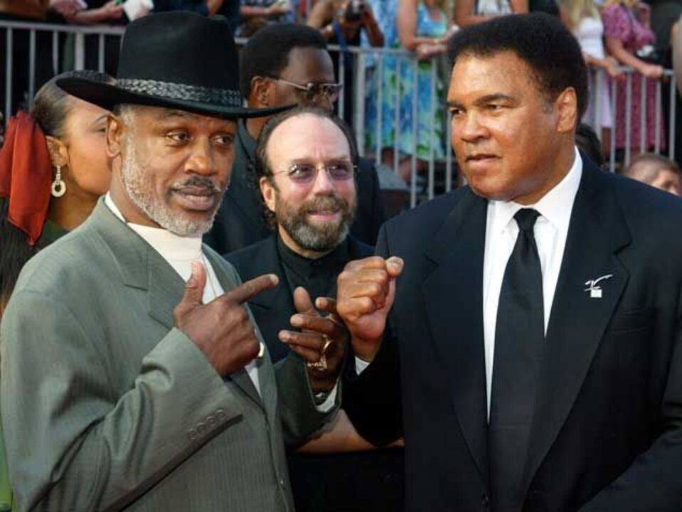 Campeões de boxe lamentam morte de Frazier