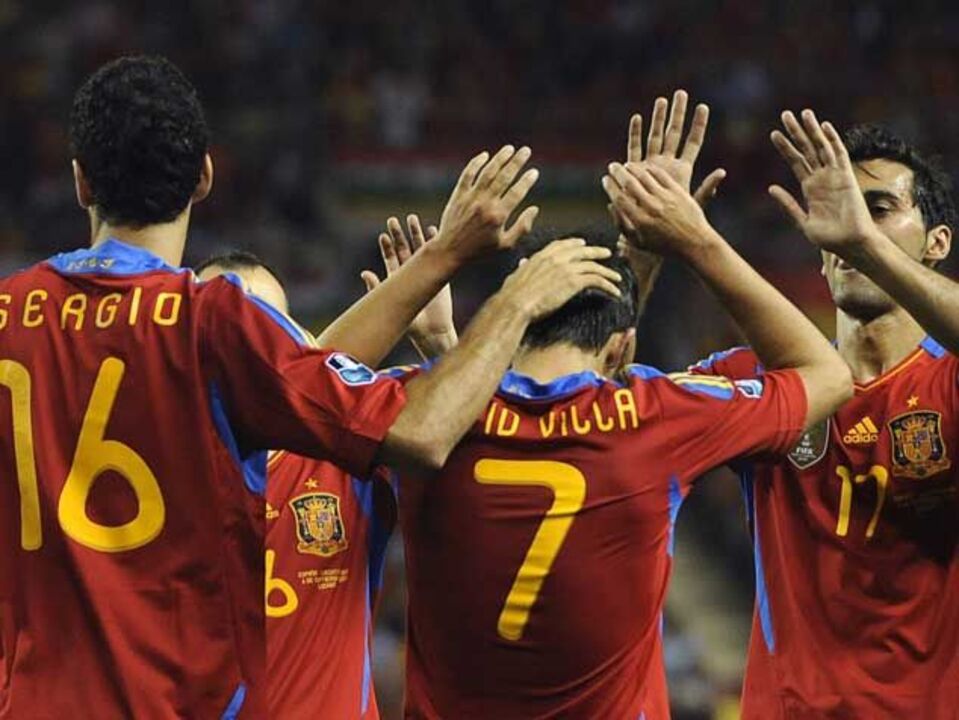 Espanha e Inglaterra em duelo escaldante
