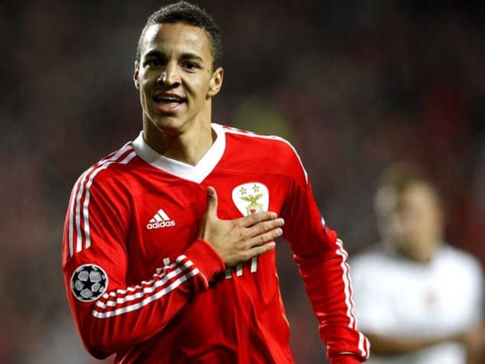 Pé quente de Rodrigo para atacar Man. United