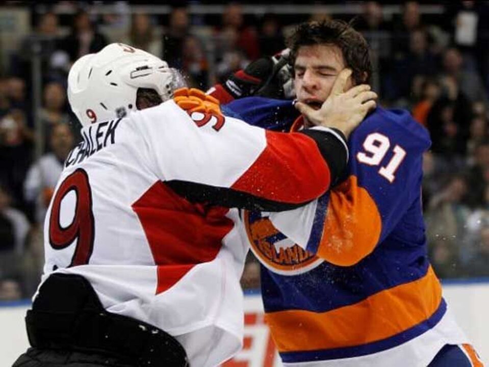 NHL: John Tavares multado em 2.500 dólares