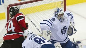 NHL: Forasteiros fazem o pleno