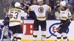 NHL: Joe Corvo escapa à razia
