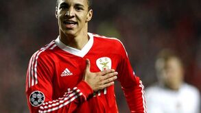 Pé quente de Rodrigo para atacar Man. United