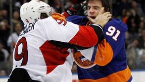 NHL: John Tavares multado em 2.500 dólares