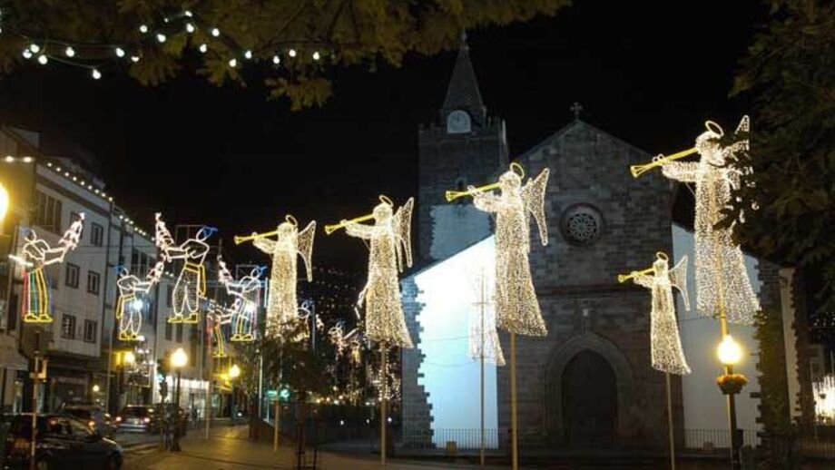 Câmaras cortam nas luzes de Natal