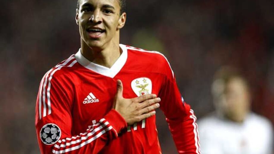 Pé quente de Rodrigo para atacar Man. United