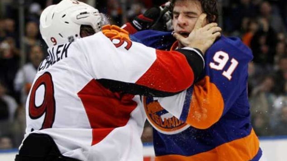 NHL: John Tavares multado em 2.500 dólares
