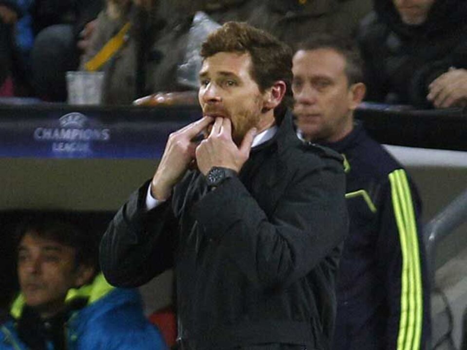 Villas-Boas enfrenta super Manchester City