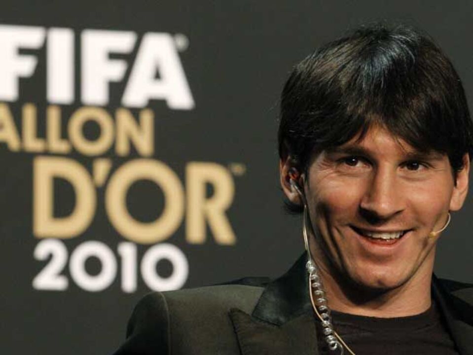 Messi na frente de Ronaldo para a Bola de Ouro