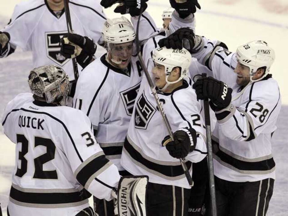 NHL: Drew Doughty triunfa em noite negra