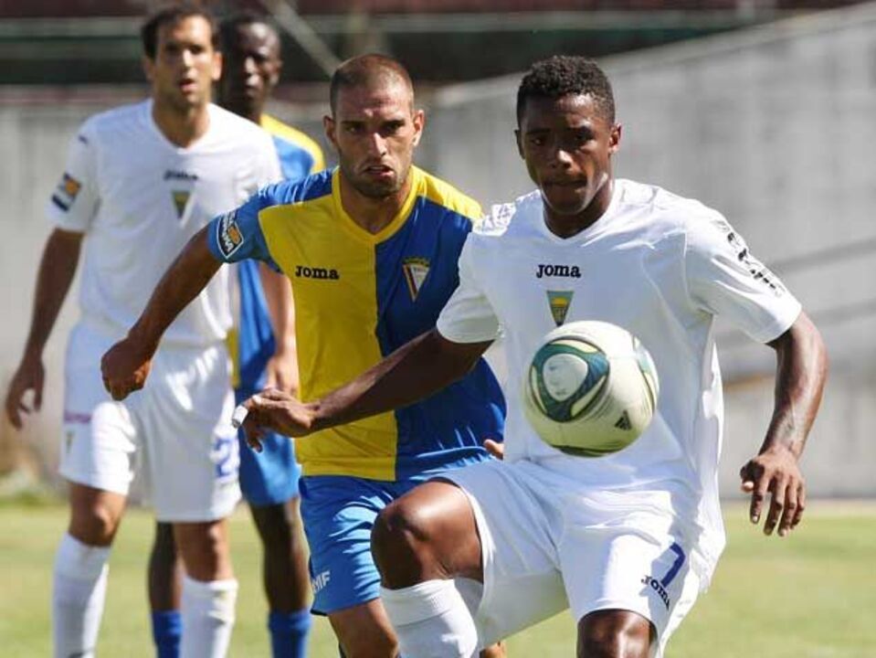 Atlético e Estoril tentam manter posição no topo