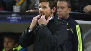 Villas-Boas enfrenta super Manchester City