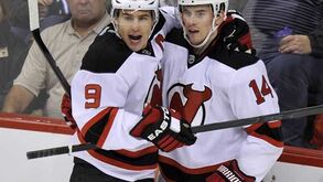 NHL: Adam Henrique continua endiabrado