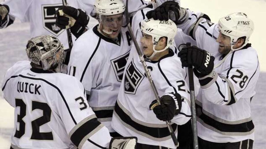 NHL: Drew Doughty triunfa em noite negra