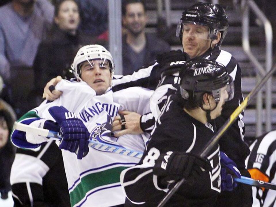 NHL: Doughty e Henrique entram em 2012 a perder