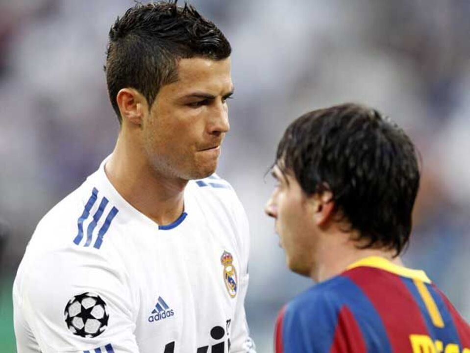 Messi com uma mão na Bola de Ouro