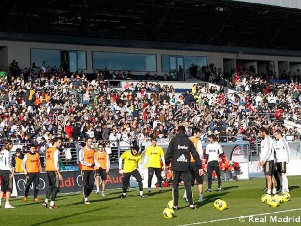 Fábio Coentrão de fora em treino que foi festa
