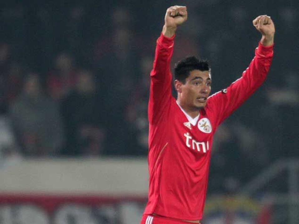 Tacuara decisivo e líder dos goleadores