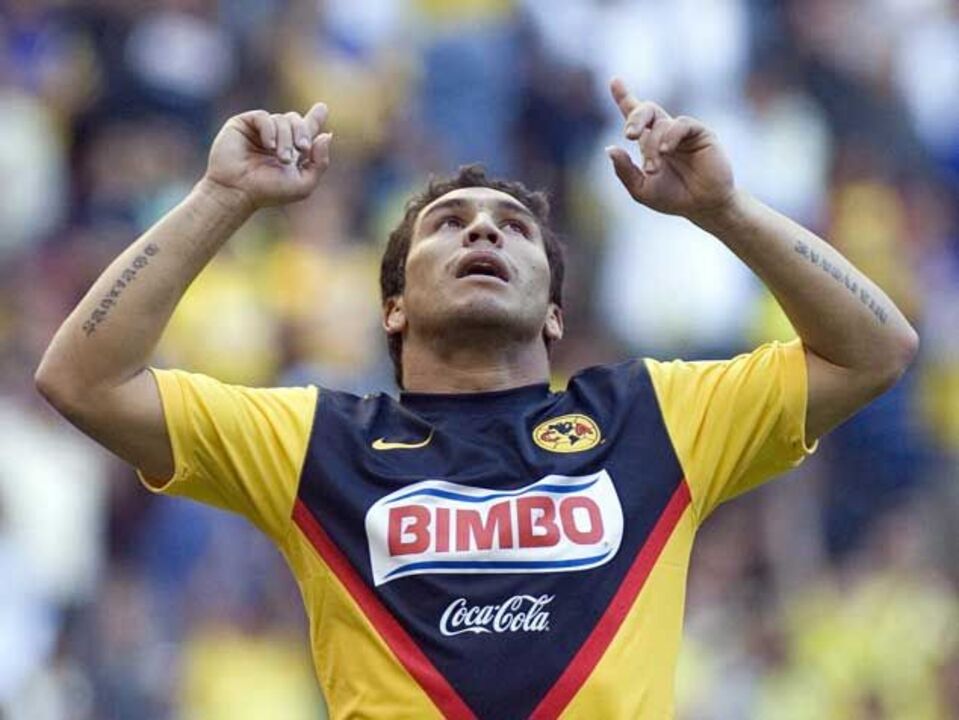 Salvador Cabañas de regresso aos relvados