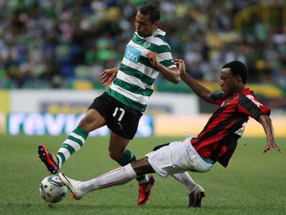 Sporting procura primeira vitória de 2012
