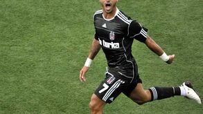 Quaresma atacado por gangue armado