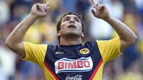 Salvador Cabañas de regresso aos relvados