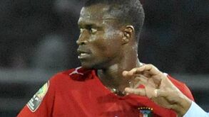 Amia Ekanga já merece prémio de teatro...