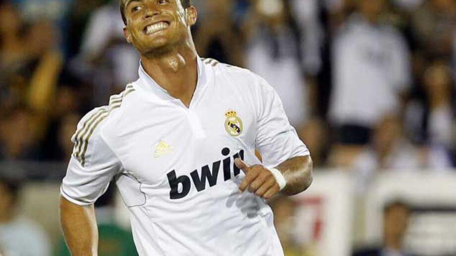 CR7 doa chuteiras para leilão