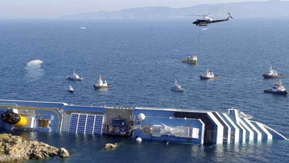 Onze portugueses a bordo do cruzeiro encalhado 