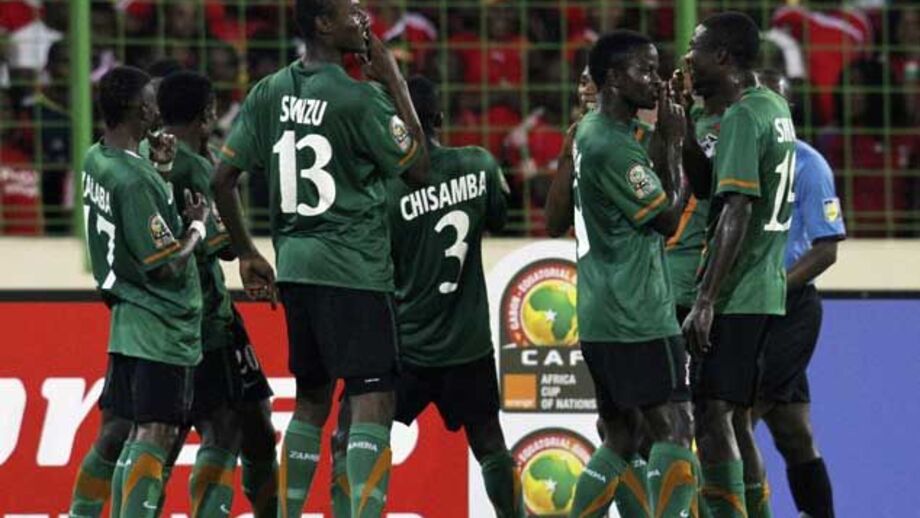 Zâmbia vence anfitriões e apura-se