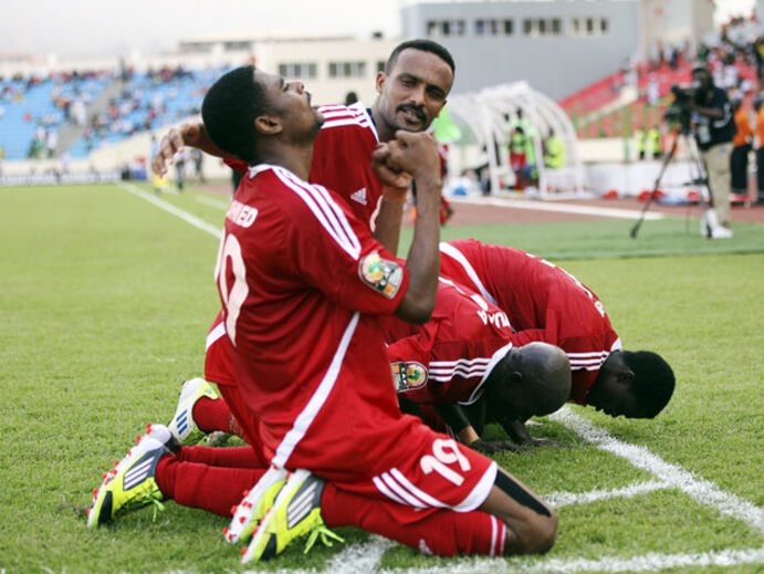 Angola empata com Sudão (2-2)