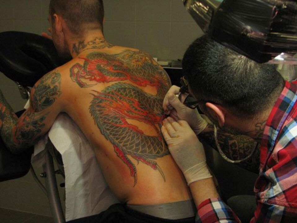 Meireles completa mais uma tatuagem