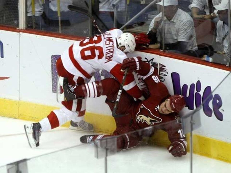 NHL: Red Wings travados em Phoenix