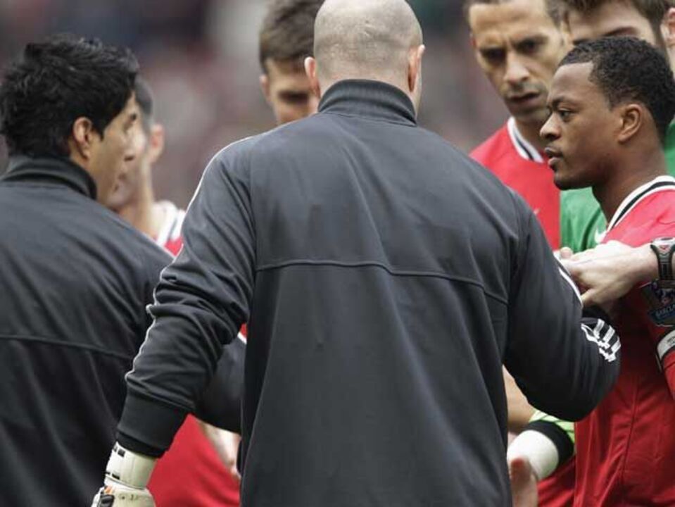 Desacato entre Evra e Suarez sem sanção 