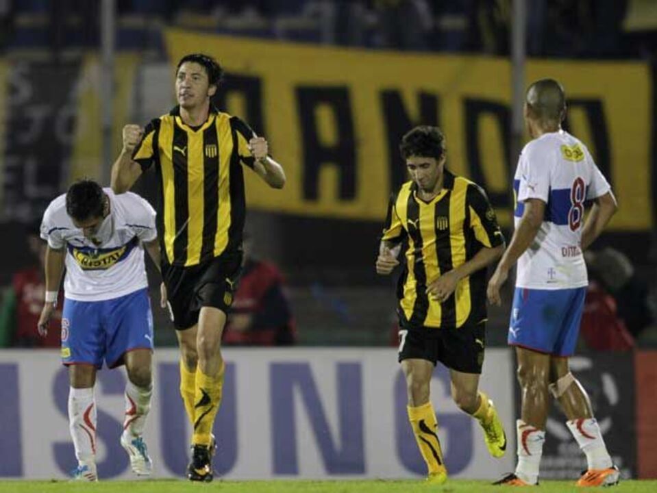 Autocarro do Peñarol apedrejado na Argentina