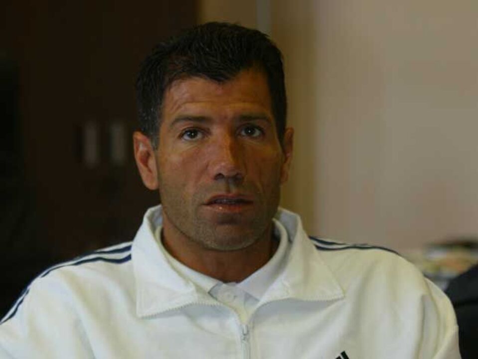 Enzo Scifo assume comando do Mons