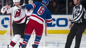 NHL: Devils continuam na rota do playoff