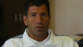 Enzo Scifo assume comando do Mons