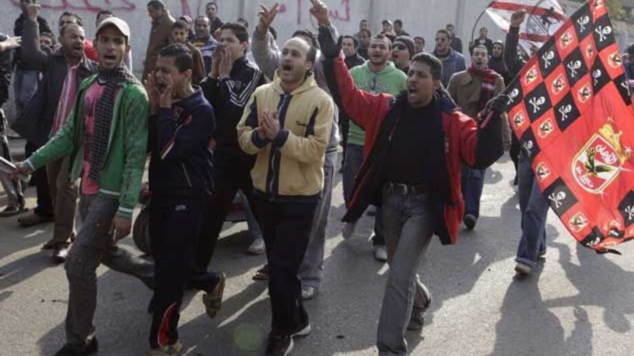 Egito: Manifestantes cortam trânsito na praça Tahrir 