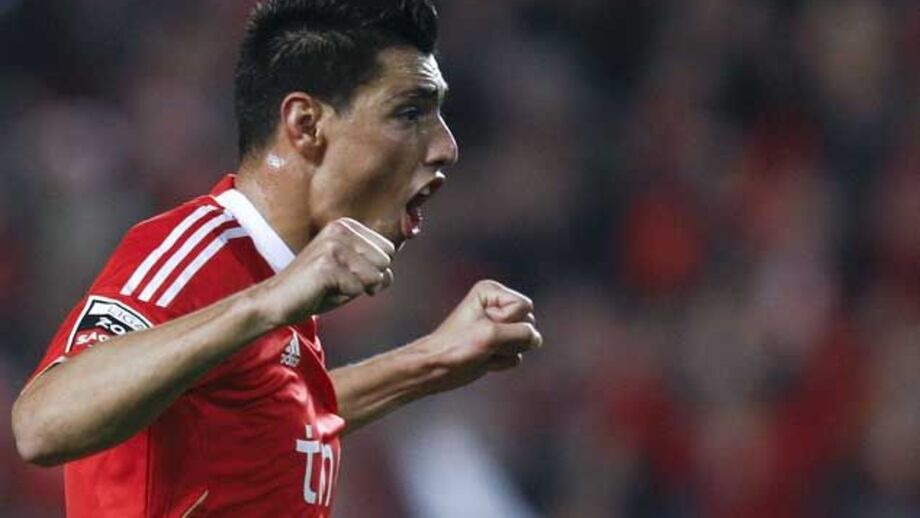 Cardozo lidera águias em Guimarães