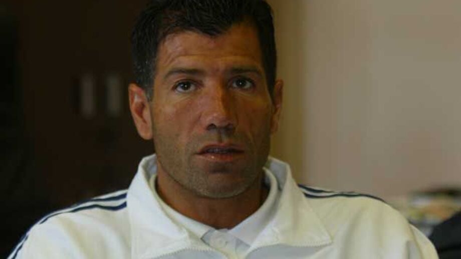 Enzo Scifo assume comando do Mons