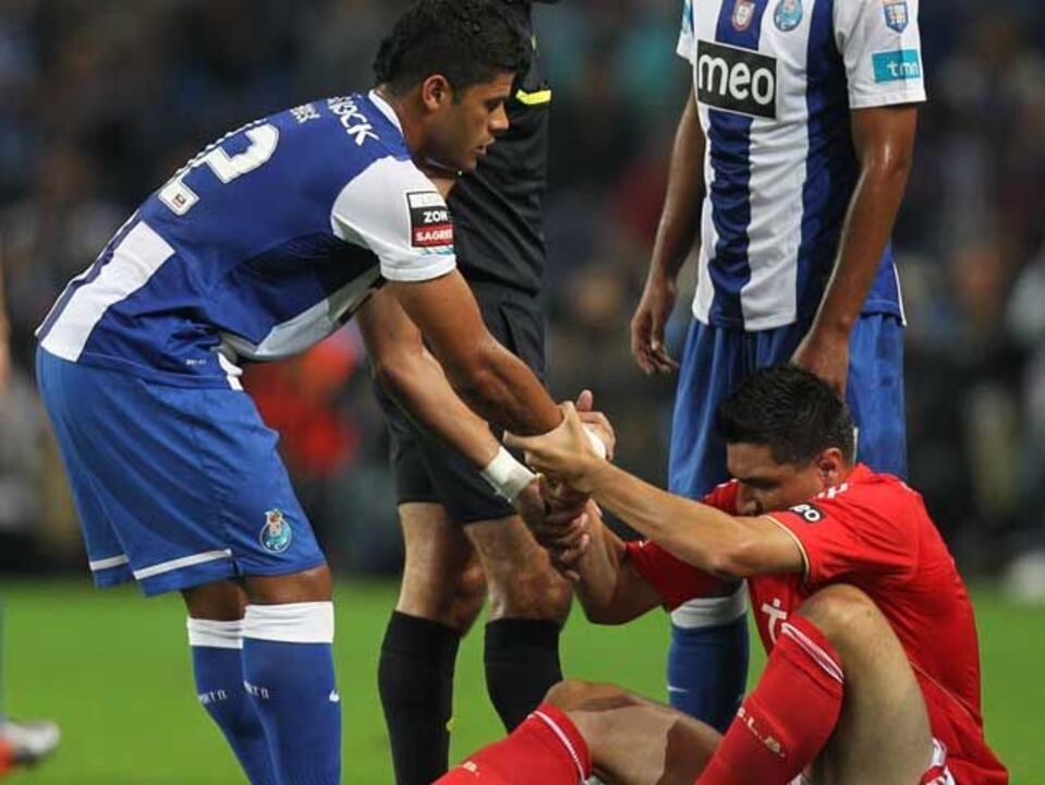 Golos de Cardozo e Hulk animam clássico