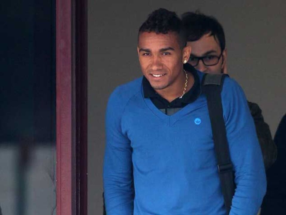 Danilo dá "boas energias" aos dragões