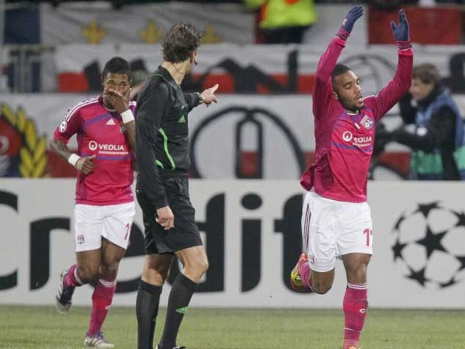 Armada portuguesa do APOEL tenta surpresa