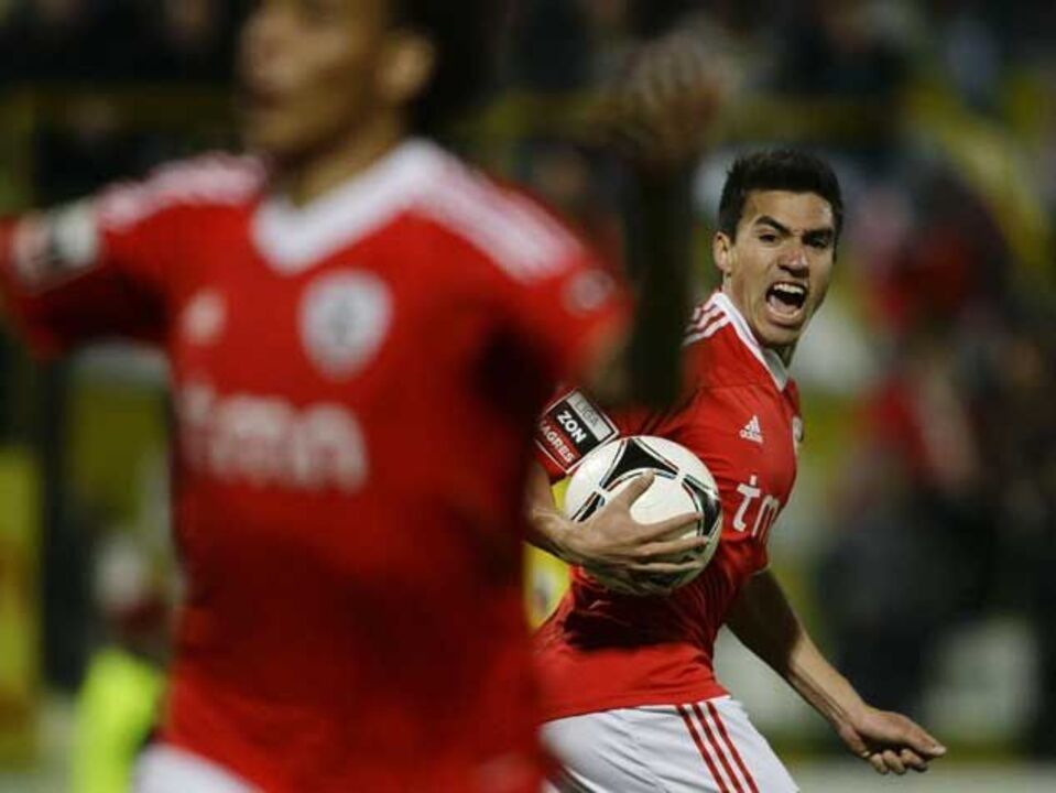 Benfica aproxima-se do FC Porto na luta pelo título