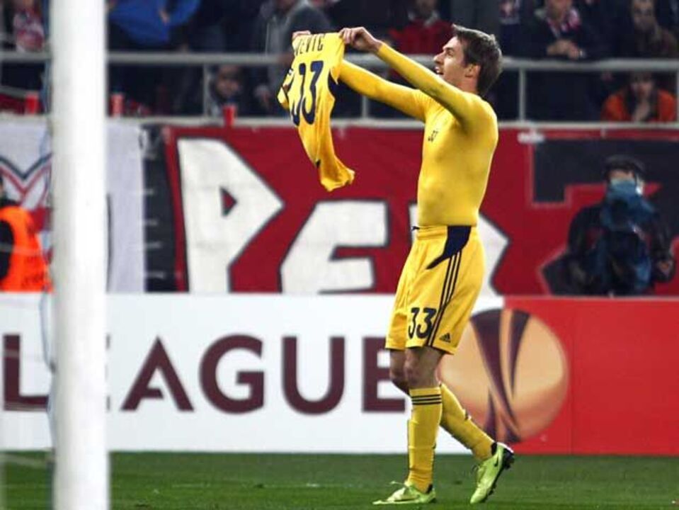 Metalist elimina Olympiacos nos últimos minutos