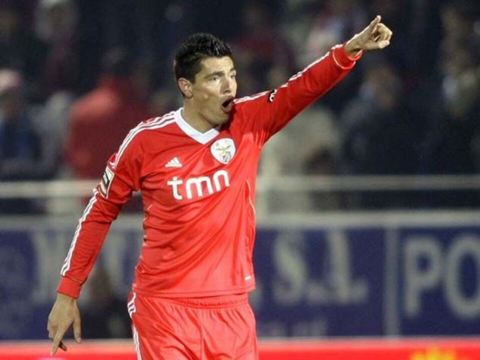 Cardozo lidera corrida pelos golos no clássico