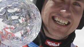 Esqui Alpino: Hirscher conquista globo
